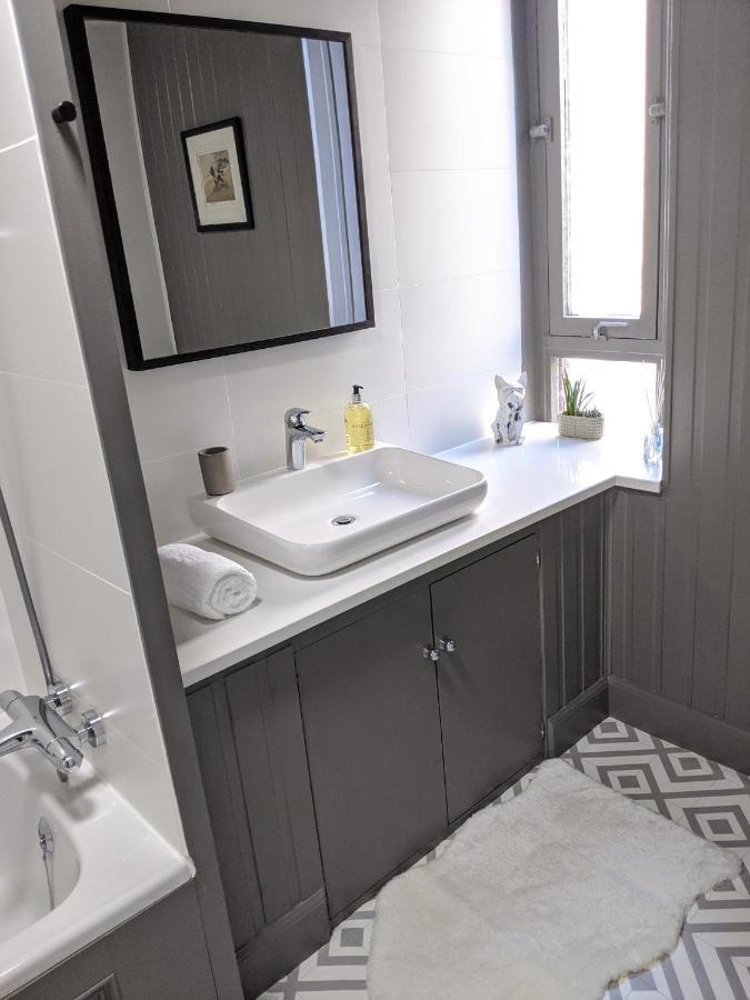 Central Hawick Spacious Stylish Flat With Log Burner 외부 사진