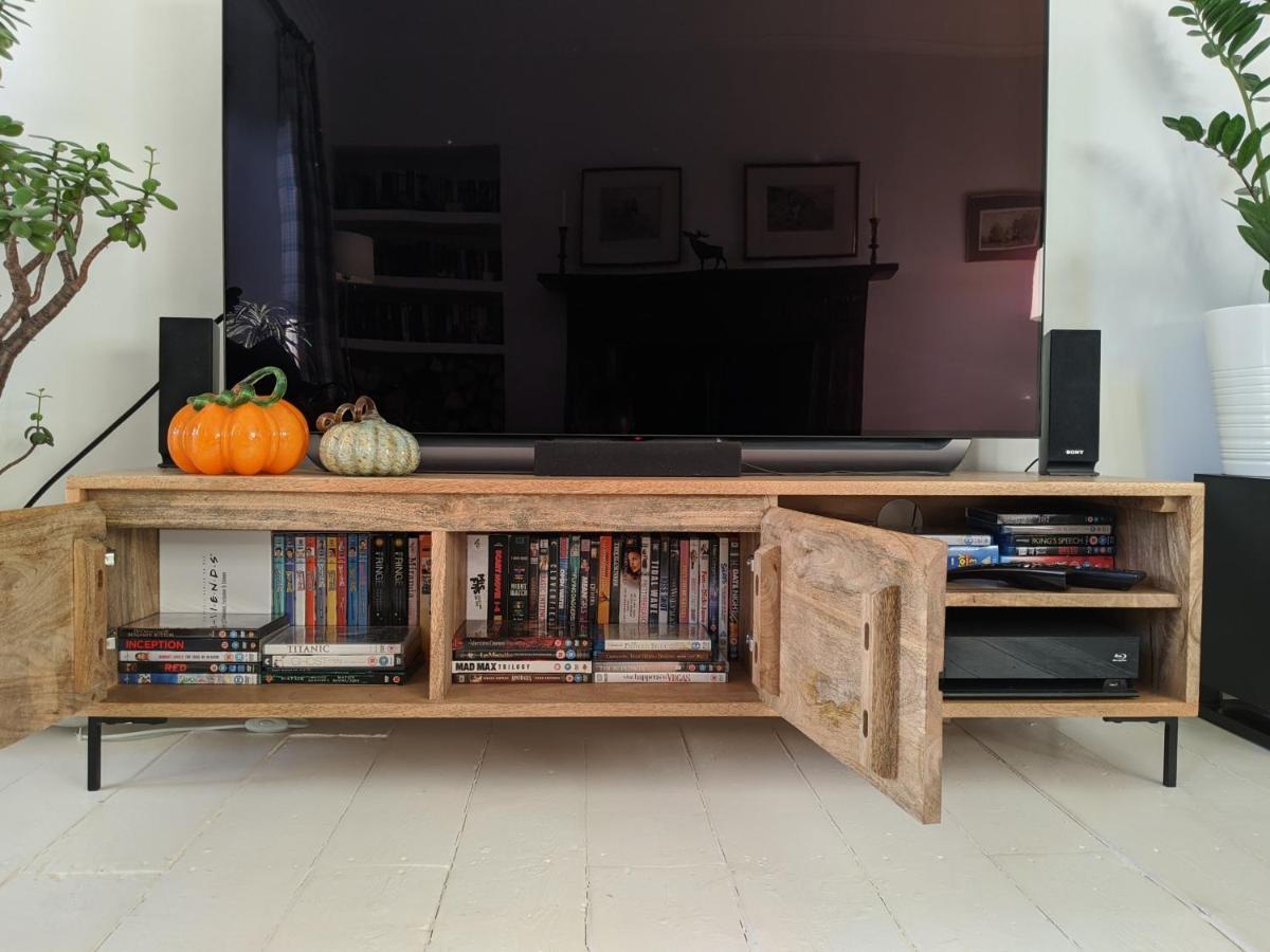 Central Hawick Spacious Stylish Flat With Log Burner 외부 사진
